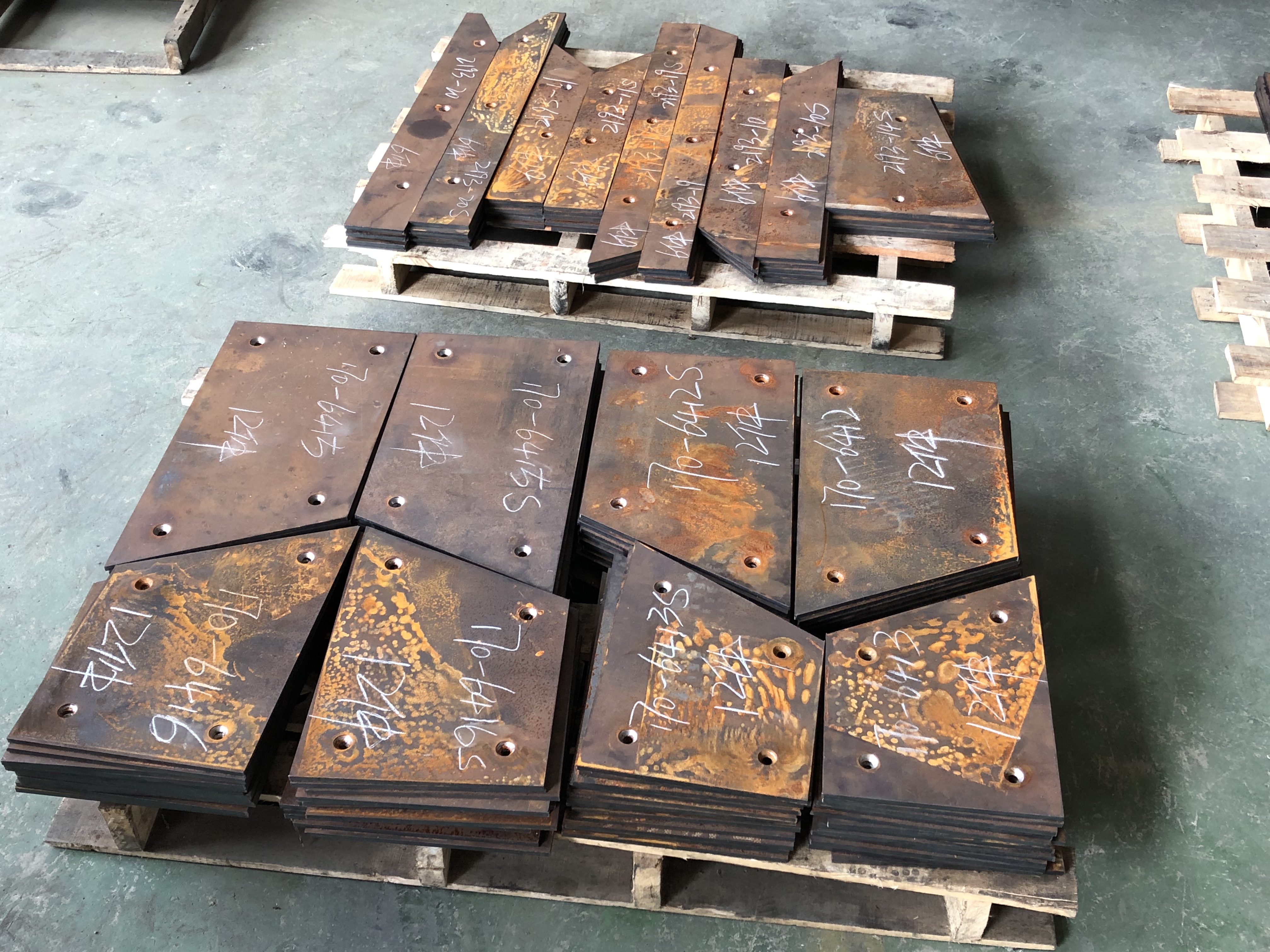 Special metal products highly wear-resistant lining